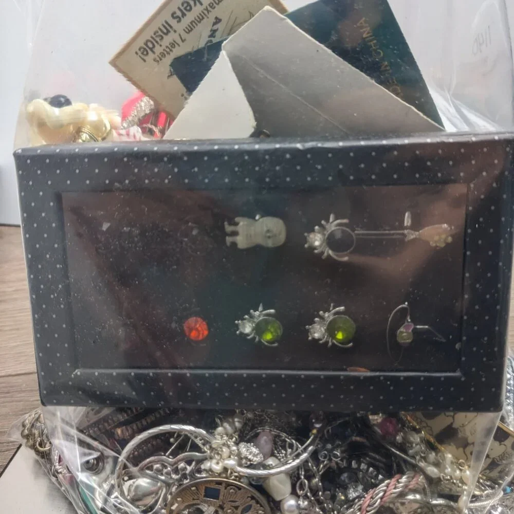 Jewelry Lot 4+ lbs 1140 Wearable Sellable Mystery Lot Free Shipping - Picture 5 of 6
